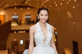 3 lần sinh con, vợ Ưng Hoàng Phúc vẫn nuột nà, vóc dáng "vạn người mê"