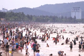 Biển Cửa Lò hút khách dịp nghỉ lễ