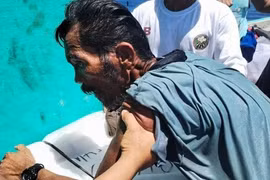 Người đàn ông sống sót kỳ diệu sau 47 ngày trôi dạt trên biển