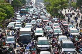 Hà Nội: Xe cá nhân gấp 10 lần tốc độ phát triển hạ tầng