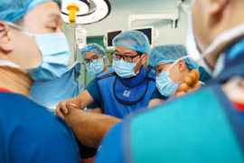 Xuân Son đã vận động được bàn chân, ngón chân sau phẫu thuật