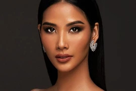 Hoàng Thùy có tình mới sau hơn 2 năm chia tay bạn trai Tây