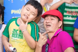 Con trai Xuân Bắc diễn hài cùng bố dịp 1/6