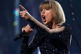 Taylor Swift thắng kiện vụ bị sàm sỡ, được đền bù 1 USD 
