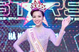 Cô gái chân dài 1,14m chính thức thi Siêu mẫu Quốc tế 2018