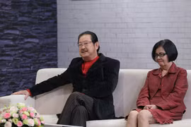 Vợ nghệ sĩ Chánh Tín nén nỗi đau vì sự đào hoa của chồng