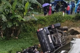 Xe máy va chạm ô tô bán tải ở Hà Tĩnh, 3 người thương vong