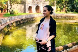 Đinh Ngọc Diệp khoe bụng bầu 8 tháng được chồng khen xinh