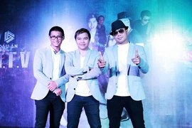 Cẩm Ly hát cùng nhóm MTV trong liveshow Dấu ấn