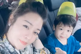 Nhật Kim Anh vui vẻ bên con giữa lúc kiện giành quyền nuôi con với chồng cũ