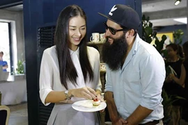 Ngô Thanh Vân thân thiết với đạo diễn "Kong: Skull Island"