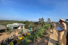 Xe chở 20 học sinh bị lật ở Gia Lai, nhiều em bị thương