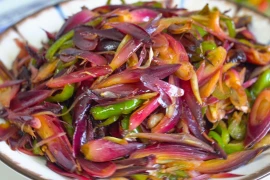 Loại rau rừng mọc hoang, ở Nhật được coi như “nhân sâm châu Á“