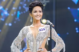 H'Hen Niê dành 70% tiền thưởng làm học bổng cho bản làng Ê Đê