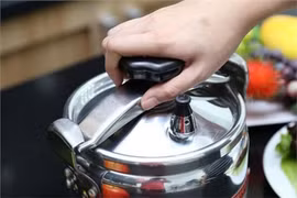 Người phụ nữ bỏng mặt do hơi nồi áp suất, cách xử lý bỏng