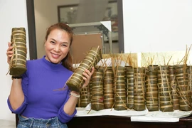 Mỹ Tâm gói bánh tét, làm mứt Tết quá chuyên nghiệp, fan tấm tắc khen