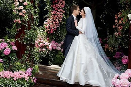 Miranda Kerr tung ảnh cưới sau lùm xùm trả lại kim cương