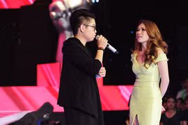 Mỹ Tâm múa phụ họa cho thí sinh The Voice 2015