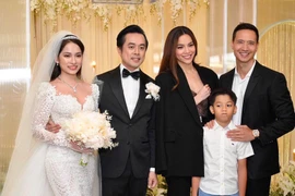 Hồ Ngọc Hà và Kim Lý đưa Subeo đi đám cưới Dương Khắc Linh