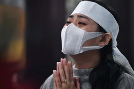 Bạn gái khóc nghẹn trong tang lễ diễn viên Hải Đăng