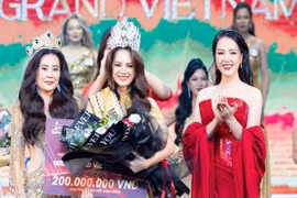 Đoàn Thị Thu Hằng đăng quang Mrs Grand Vietnam 2023
