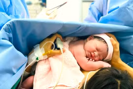 Khoảnh khắc công dân đầu tiên của năm 2024 chào đời