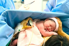 Khoảnh khắc công dân đầu tiên của năm 2024 chào đời