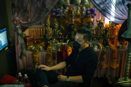 Đạo diễn Victor Vũ lên tiếng về tin đồn chơi ngải Kumanthong