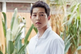 Song Joong Ki hẹn hò nữ luật sư sau ly hôn Song Hye Kyo?