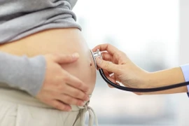 Gặp chị bán nước đầu hẻm đi khám thai, sốc khi biết sự thật