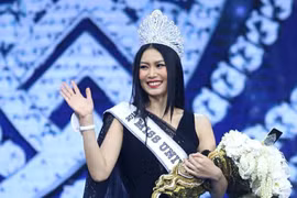 Dung nhan Hoa hậu Hoàn vũ Thái Lan thế nào mà bị chê sấp mặt?