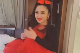 Trái ngược Chi Pu, style Hương Tràm ở Mỹ "thê lương" lạ thường