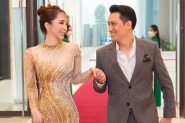 Quỳnh Nga diện đầm xuyên thấu gợi cảm bên Việt Anh