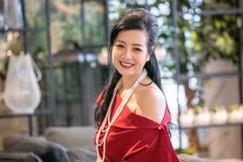 NSƯT Chiều Xuân vẫn trẻ đẹp dù đã ngoài 50 tuổi, lên chức bà 