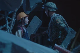 Loạt ảnh gây sốt của “Hậu duệ mặt trời” bản Việt