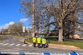 Phóng xe đạp điện trong sân trường, nữ sinh 18 tuổi gặp nạn tử vong