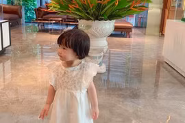 Con gái Hoa hậu Đặng Thu Thảo đáng yêu hết nấc, ai nhìn cũng yêu