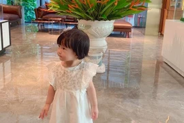 Con gái Hoa hậu Đặng Thu Thảo đáng yêu hết nấc, ai nhìn cũng yêu