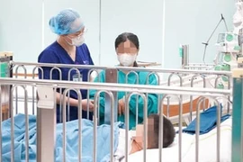 Tình hình sức khỏe bé trai bị xe cán “đủ tiền mới cấp cứu”