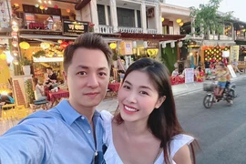 Vợ ca sĩ Đăng Khôi động viên chồng sau ca phẫu thuật 