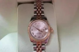 Đồng hồ vài trăm triệu bị Midu bỏ quên, vứt như rác