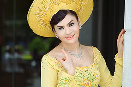 Bóc mẽ nữ đại gia phố núi đánh đu showbiz