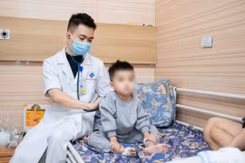 Bé trai 3 tuổi viêm màng não mủ sau tai nạn giao thông