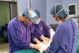 Người đàn ông bị áp xe túi tinh, bệnh hiếm gặp trên thế giới