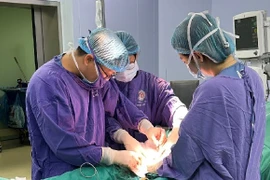 Người đàn ông bị áp xe túi tinh, bệnh hiếm gặp trên thế giới