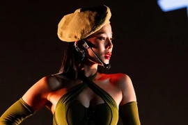 Hậu trường Lệ Quyên luyện vũ đạo đến bật móng chân