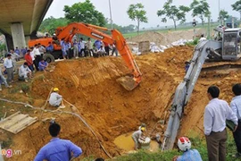 Khắc phục xong đường ống nước sông Đà vỡ lần thứ 13