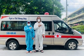 Việt Hương mua chiếc xe thứ 5 làm từ thiện