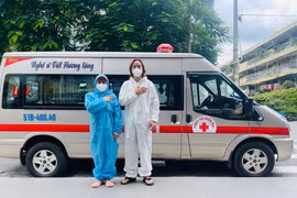 Việt Hương mua chiếc xe thứ 5 làm từ thiện