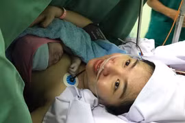 Diễn viên Lê Khánh sinh con trai đầu lòng nặng 3,3 kg